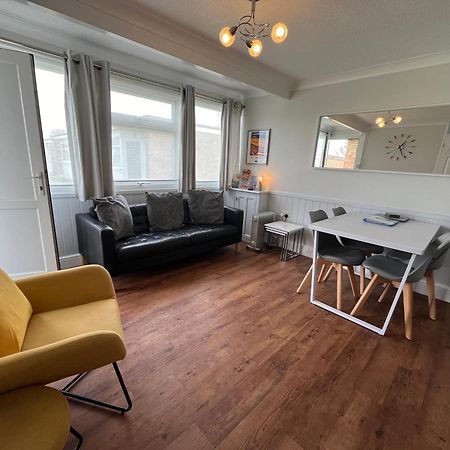Beachcomber, Sunbeach, Scratby - Two Bed Chalet, Sleeps 4, Free Wi-Fi, Free Club Passes, Free Swimming And Pet Friendly Exterior foto